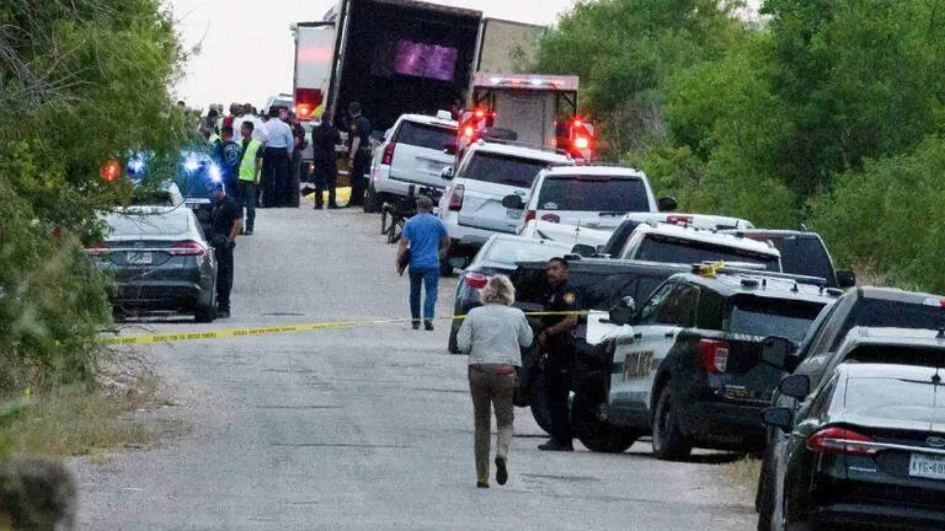 Tráiler encontrado en San Antonio, Texas, en el que 53 migrantes murieron